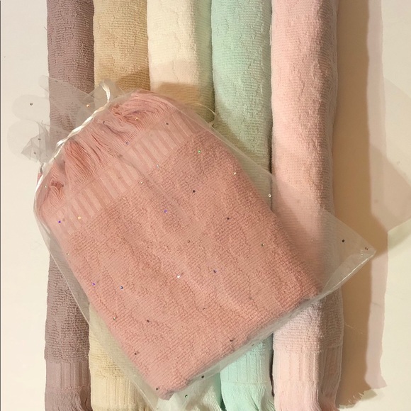 Luxury Flower Patterned Cotton Turkish Hand Towel - Picture 3 of 3